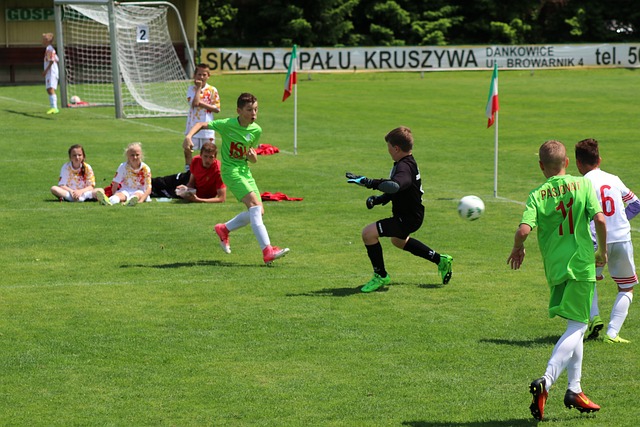 约基奇61+11+10历史首人空砍！爱德华兹双加时24分逆转 森林狼140-139横扫掘金.